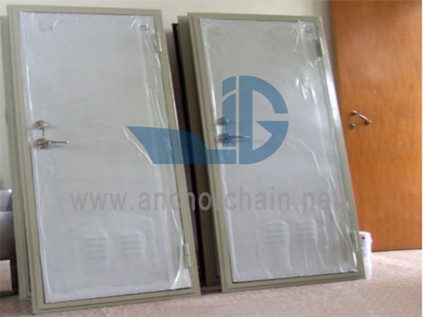 Aluminiowe drzwi puste kabiny