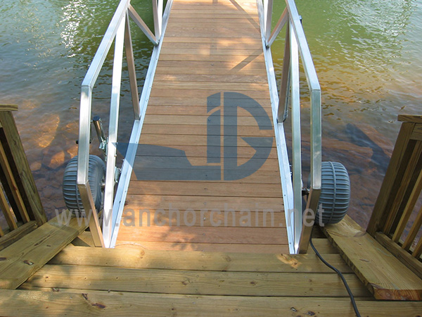 Aluminiowy trap dokujący z drewnianym stopniem